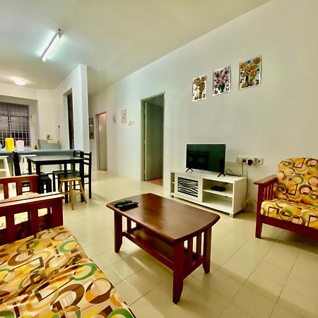 Batu Ferringhi Bayu Emas Apartment Exterior foto