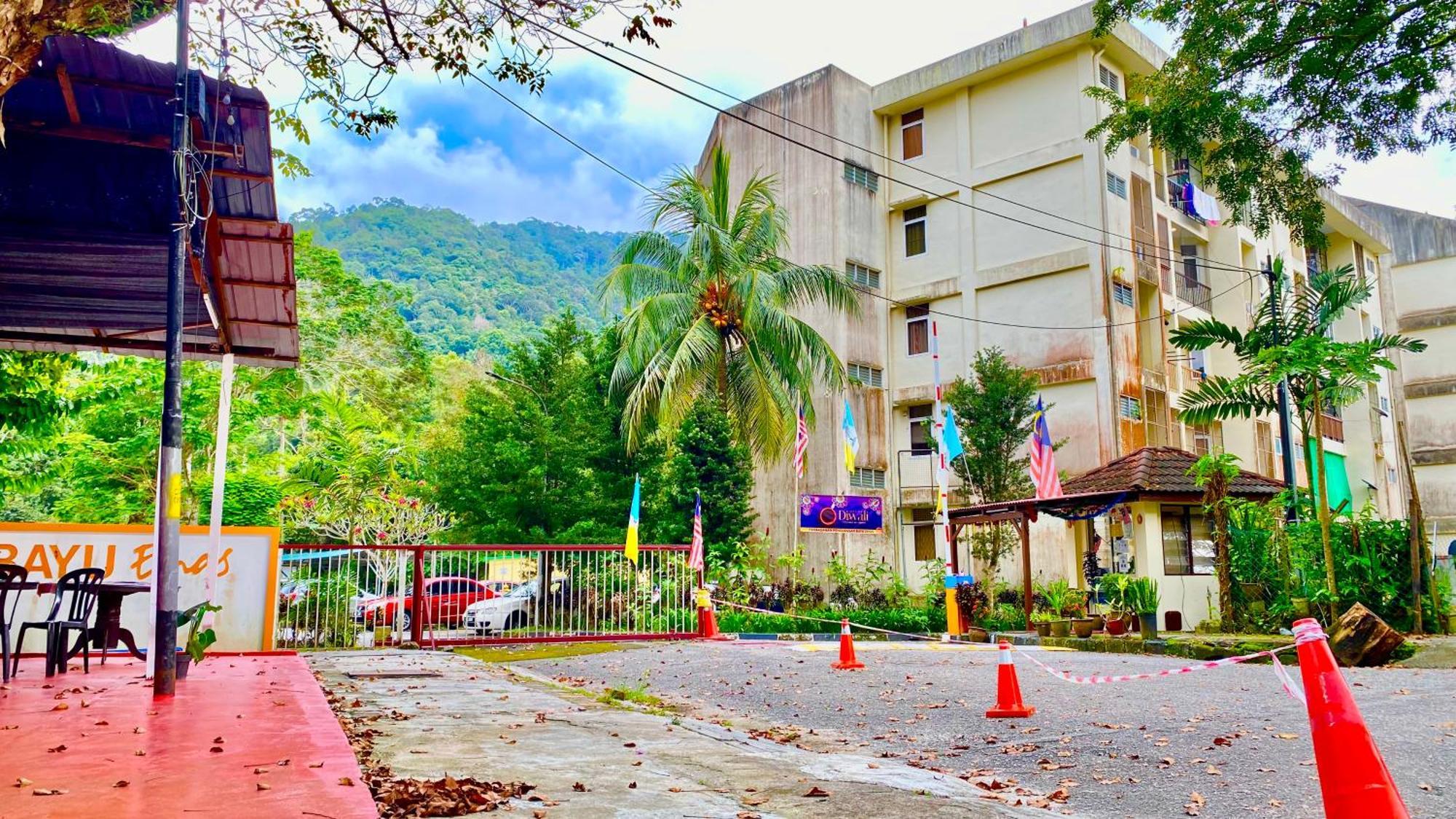 Batu Ferringhi Bayu Emas Apartment Exterior foto